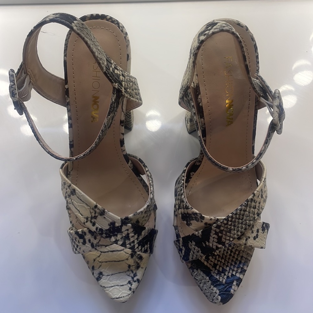 Animal print platform, chunky heel,Ankle straps, Size 7 - Picture 3 of 9